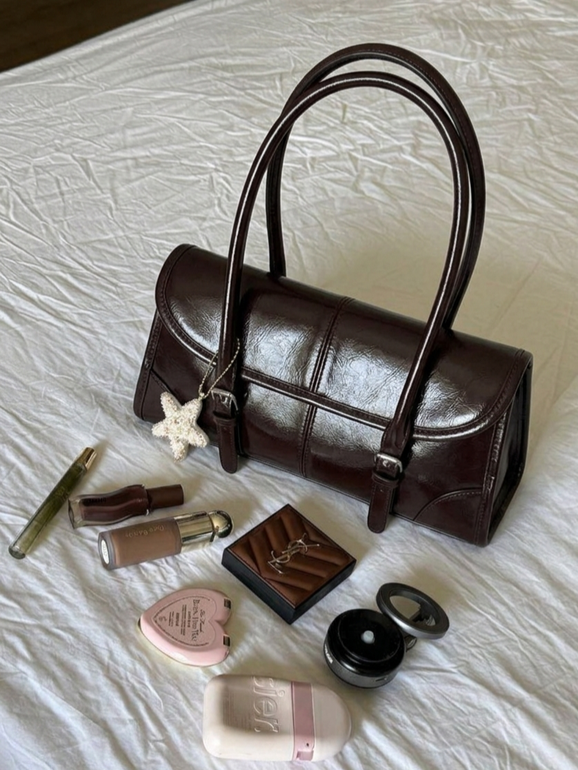 The Premium Oil-Waxed Retro Handbag for Women in BD - Image 8