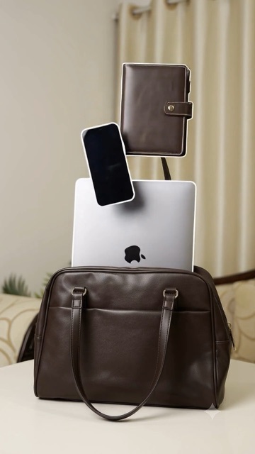 Glowbagh Facebook reel: Korean Office Tote with a laptop